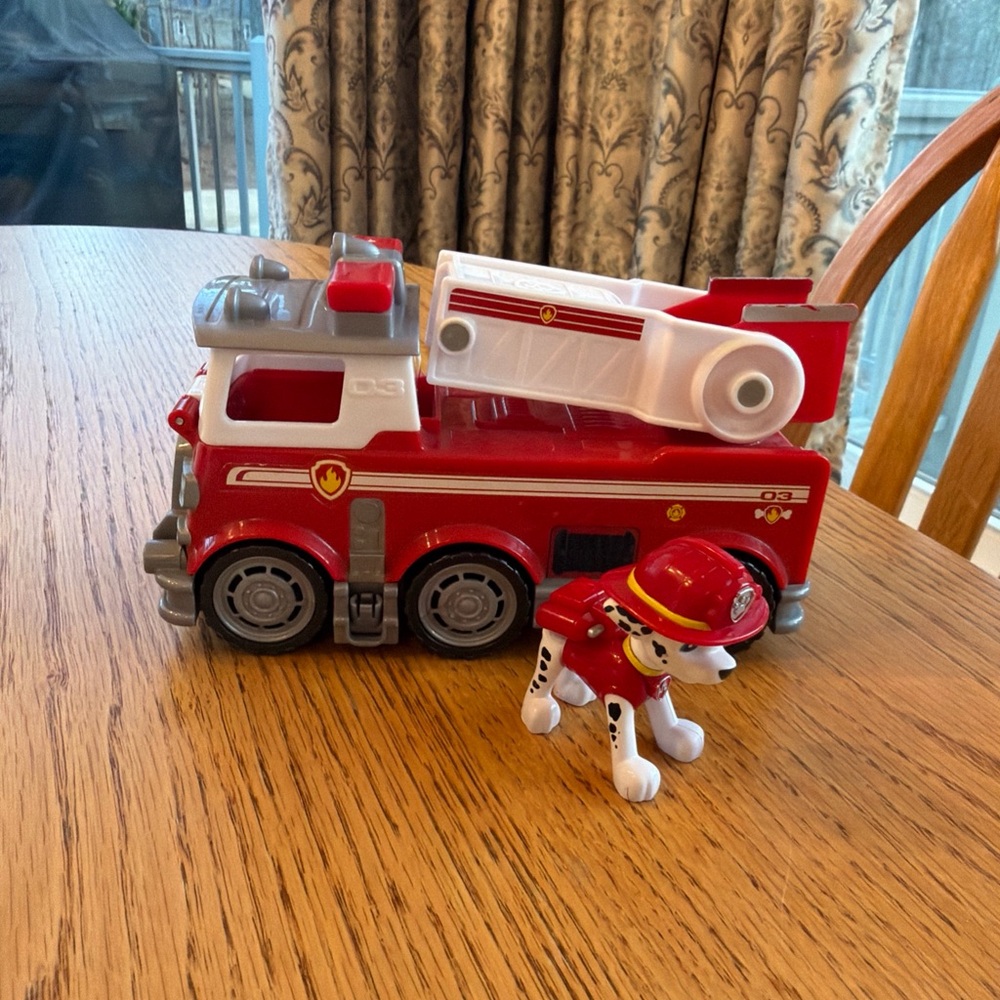 Paw Patrol Ultimate Rescue Marshall Ultimate Rescue Fire Truck & Figure